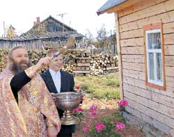 ОТЕЦ ВАЛЕРИЙ: освятил часовню