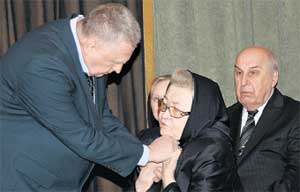 ВЛАДИМИР ЖИРИНОВСКИЙ: соболезнует вдове