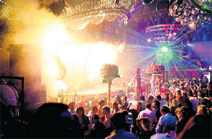 КЛУБ «РАЙ»: в одном из корпусов фабрики «Красный октябрь» творится такое, что никогда не уложится в голове человека, живущего на зарплату