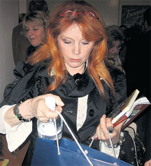 КЛАРА НОВИКОВА: всегда помнит о друзьях