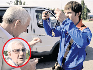 ИВАНЫ-СПОРТИВНЫЕ ТИТАНЫ: младший дарит старшему свою бронзовую медаль