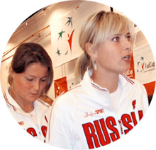 ДИНАРА САФИНА (СЛЕВА): на Олимпиаде будет играть за Россию вместе с Марией Шараповой (справа)