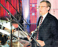 Министр финансов Алексей КУДРИН играет победный марш...