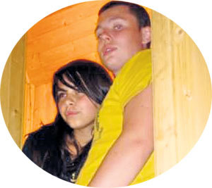 Верный друг Кирилл в отсутствие Никиты оберегает Яну