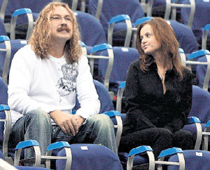 Игорь НИКОЛАЕВ со спутницей сбили игру Елены ДЕМЕНТЬЕВОЙ