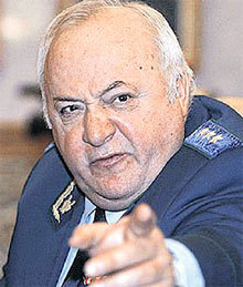 Владимир КОЛЕСНИКОВ награждён орденами «За личное мужество», «Почёта», «Дружбы», «За заслуги перед Отечеством» IV степени и без боя не сдастся