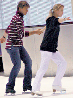 С Алексеем ЯГУДИНЫМ Таня сделала первые робкие шаги на льду