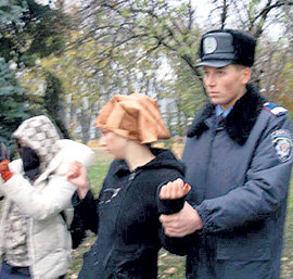 Милиция прервала половой акт на самом интересном месте