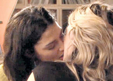 ...и брюнетка ШОР...