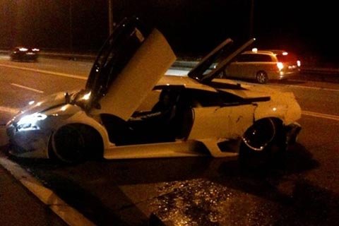 Водитель спортивного авто не справился с управлением. Фото: www.tdg.ch