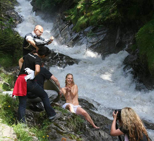 Съемки для календаря проходили на фоне живописной швейцарской природы...
