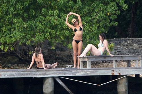 Кэмерон Диас занимается йогой