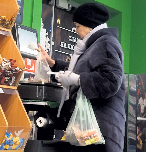 актриса вавилова биография фото сейчас. 26309058002123242. актриса вавилова биография фото сейчас фото. актриса вавилова биография фото сейчас-26309058002123242. картинка актриса вавилова биография фото сейчас. картинка 26309058002123242. Вот уже почти три десятка лет звезда советских кинохитов «Розыгрыш» и «Москва слезам не верит» Наталья ВАВИЛОВА не появляется на экране и не общается с журналистами. Затворницей актриса, недавно отметившая 59-летие, стала после того, как на съемках исторической ленты «Николай Подвойский» упала с лошади и потеряла ребенка. Поклонники гадают: как сейчас выглядит Наталья Дмитриевна и чем она занимается? EG.RU удалось узнать и то, и другое. актриса вавилова биография фото сейчас. 26309058002123242. актриса вавилова биография фото сейчас фото. актриса вавилова биография фото сейчас-26309058002123242. картинка актриса вавилова биография фото сейчас. картинка 26309058002123242. Вот уже почти три десятка лет звезда советских кинохитов «Розыгрыш» и «Москва слезам не верит» Наталья ВАВИЛОВА не появляется на экране и не общается с журналистами. Затворницей актриса, недавно отметившая 59-летие, стала после того, как на съемках исторической ленты «Николай Подвойский» упала с лошади и потеряла ребенка. Поклонники гадают: как сейчас выглядит Наталья Дмитриевна и чем она занимается? EG.RU удалось узнать и то, и другое.