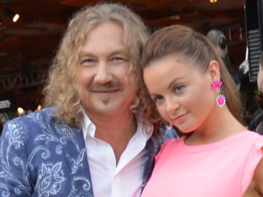 «Вышла из-за руля в алкогольном опьянении»: что происходит с Проскуряковой после сообщения о разводе с Николаевым